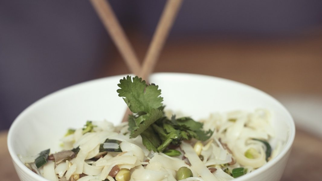 Rýžové nudle se zeleninou a tofu